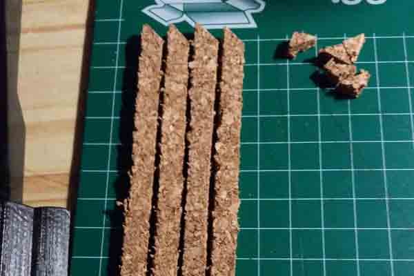 Secciones de corcho para proteger el cristal de los tornillos