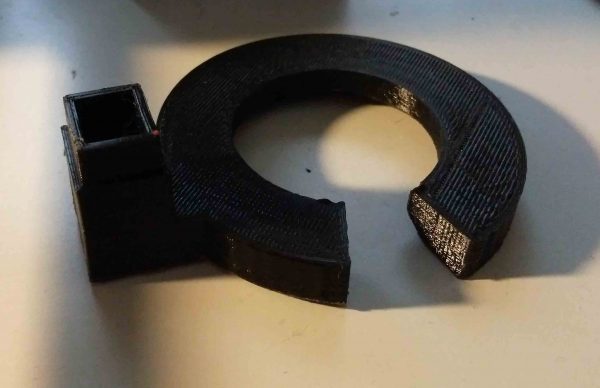 Extensión circular del ventilador para enfriar el material. Ojo que este modelo en concreto choca con la sujección del tornillo izquierdo del eje Z al hacer Home sobre el eje X.